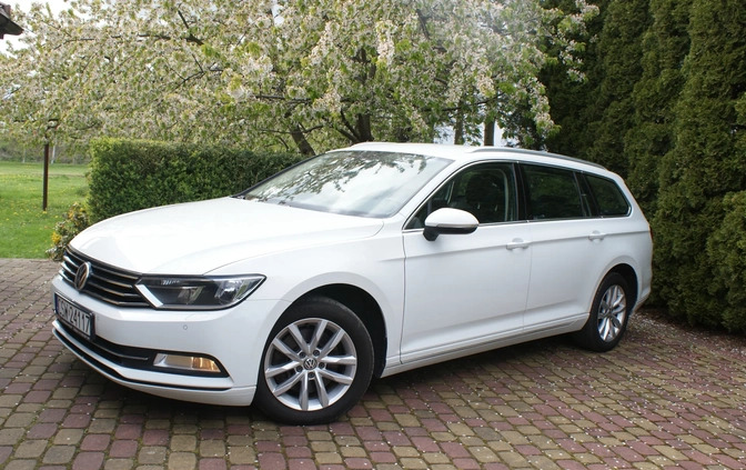 Volkswagen Passat cena 41900 przebieg: 279000, rok produkcji 2015 z Brańsk małe 742